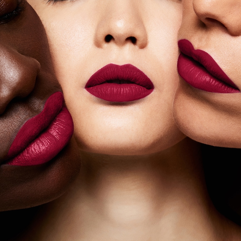 Liquid Lip Luxe Matte, Illicit Kiss, 126, 6ml, Model, Multiple Skin Tone